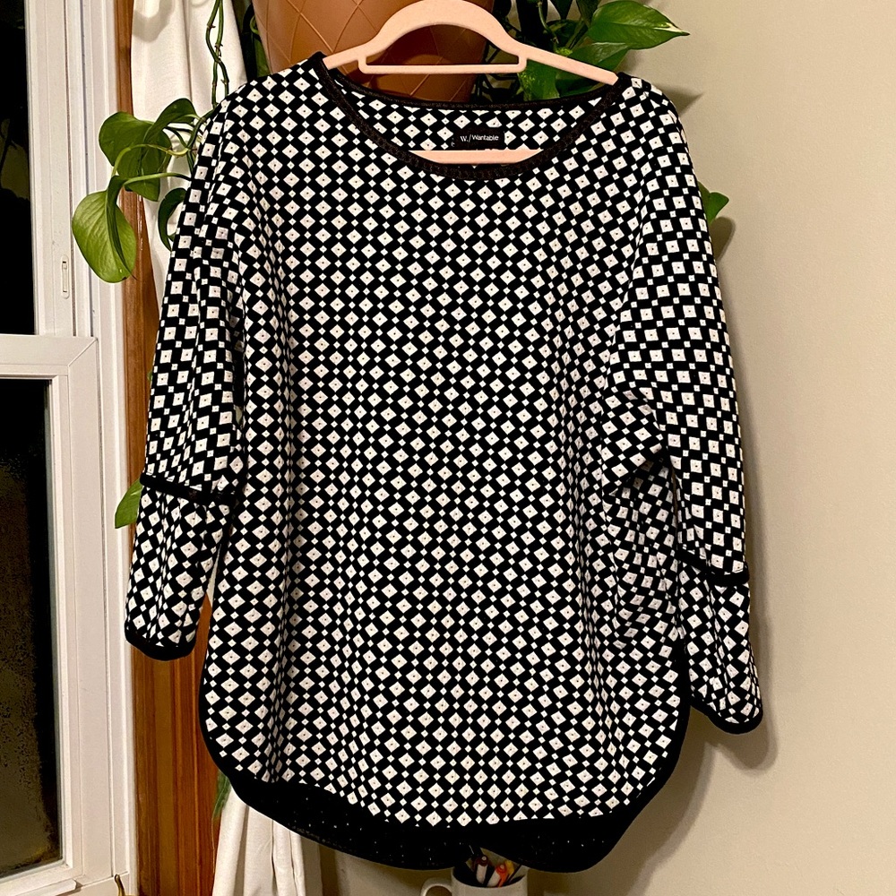 Stich Fix Black & White Pattern Long Sleeve Crewneck Blouse